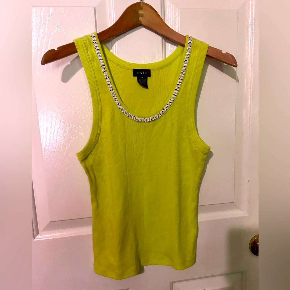 Beaded collar tank